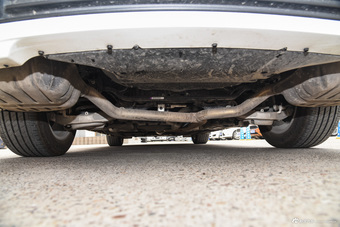 2015款金牛座2.0T自动时尚型 铂钻白