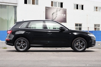 2018款奥迪Q5L 2.0T自动45 TFSI尊享时尚型