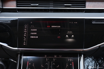 2018款奥迪A8L 3.0T自动55 TFSI quattro尊贵型