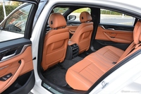 2018款宝马5系改款2.0T自动530Li领先型M运动套装