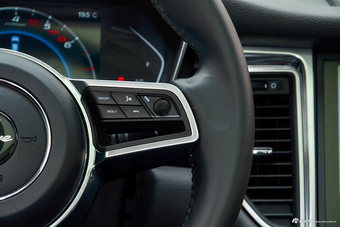 2017款众泰SR9 2.0T自动极致之梦版