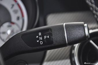 2016款奔驰GLA级 GLA200 1.6T自动时尚型