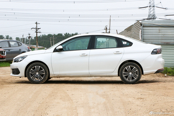 2018款标致308 1.6L自动时尚版