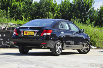 2014款众泰Z300 1.5L手动豪华型