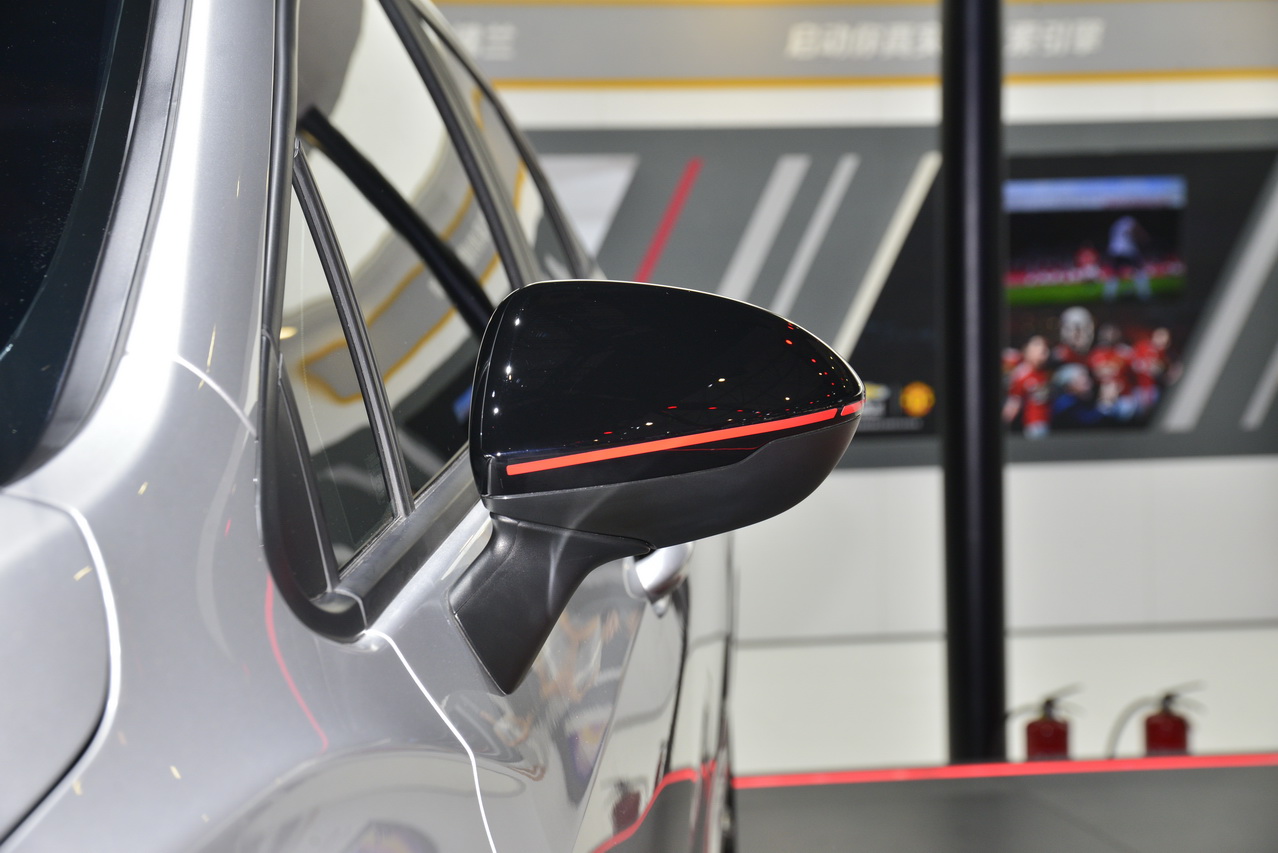 2018成都车展实拍：科鲁兹 RedLIne