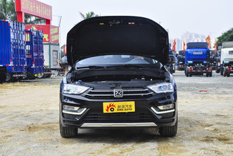 2016款众泰SR7 1.5T手动魔方之路版图片