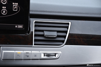 2017款奥迪A8L 4.0T自动60 TFSI quattro豪华型