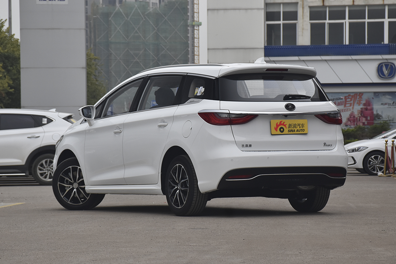 2017款比亚迪宋MAX 1.5T自动互联精英型