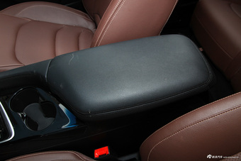 2017款宝骏560 1.5T DCT尊享型