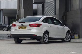 2017款福克斯三厢1.6L自动舒适型智行版