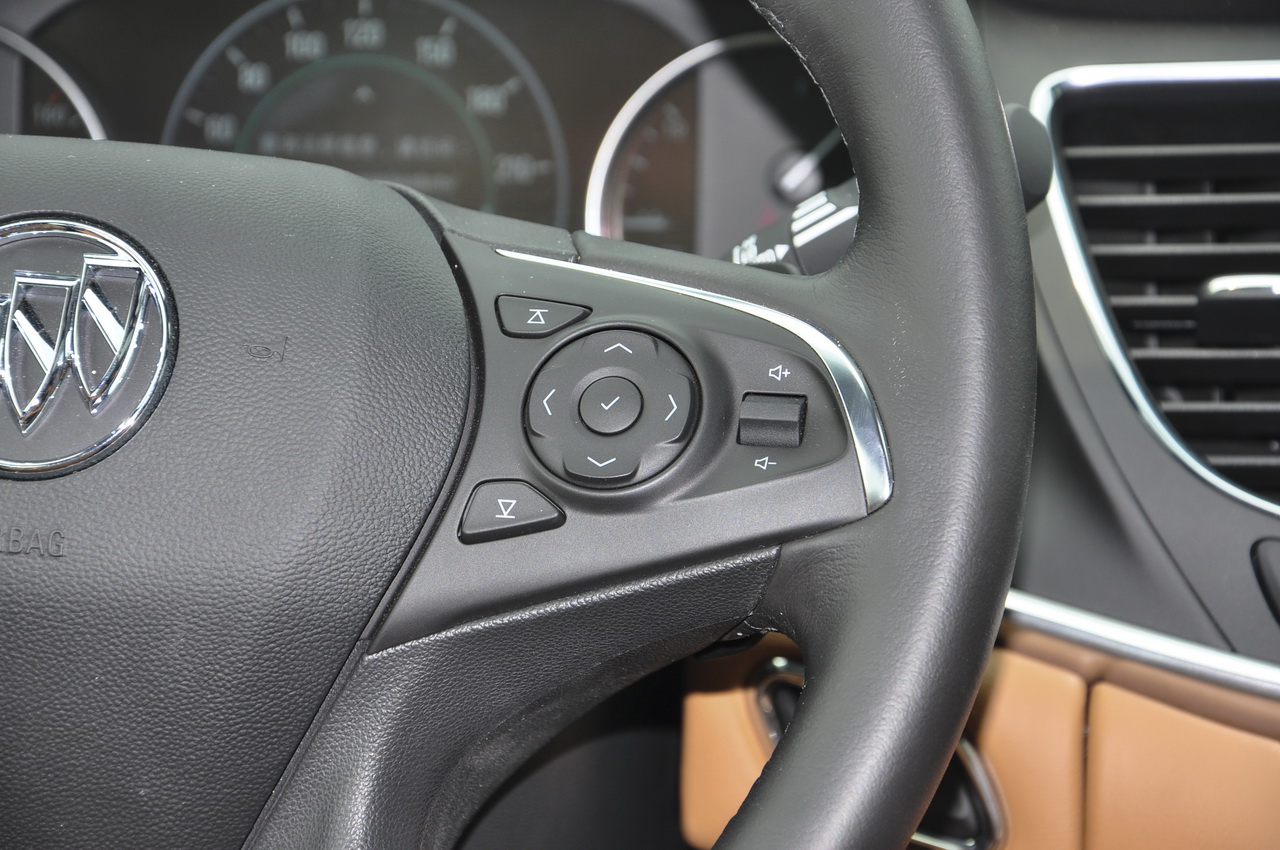 2016款君越2.0T自动豪华型28T