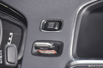 2018款沃尔沃S60L 2.0T自动T5智驭版 