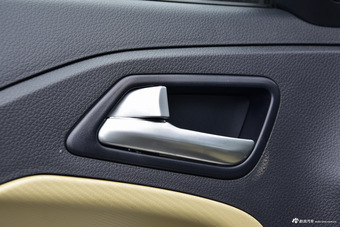 2015款海马福美来1.6L手动品尚型