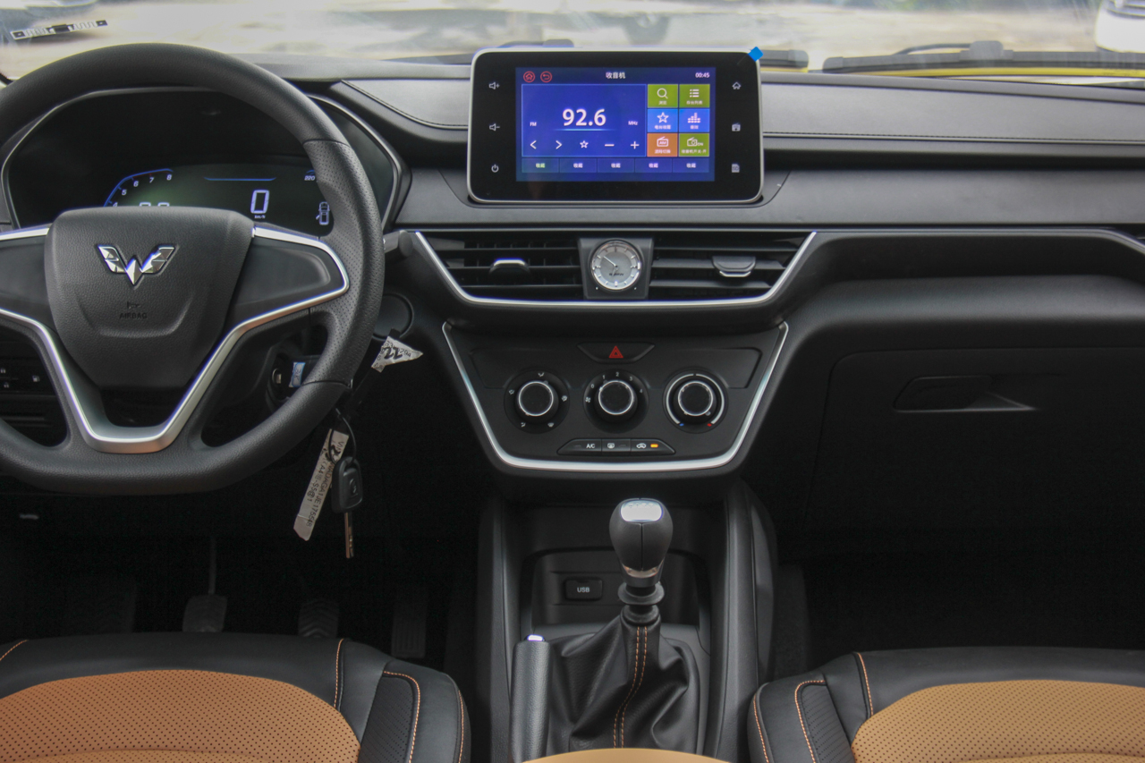 2018款五菱宏光S3 1.5L手动舒适型