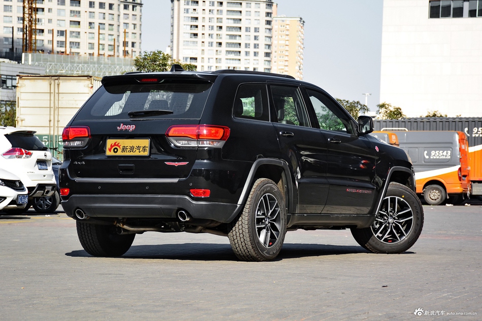 2017款大切诺基3.0L自动Tarilhawk