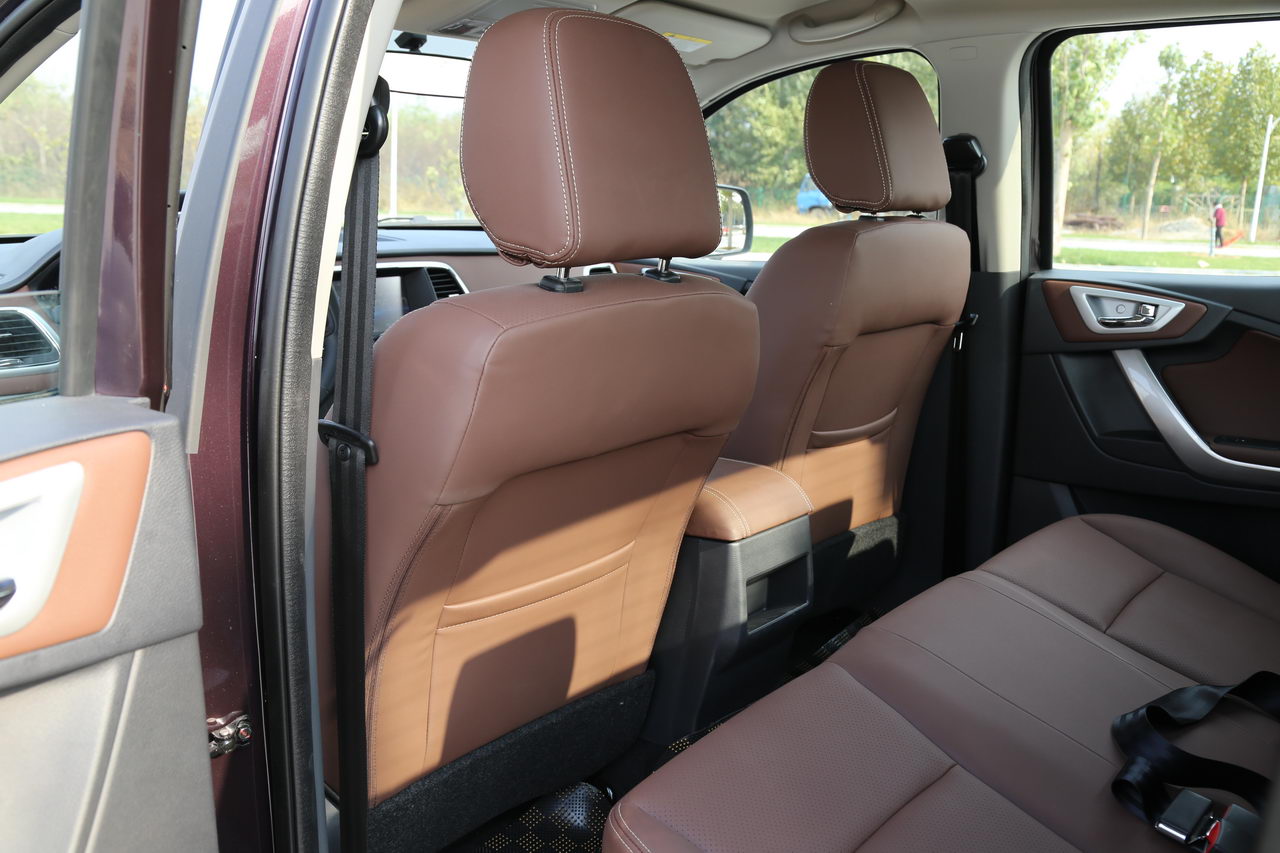 2016款领主 2.5T手动两驱超豪华型