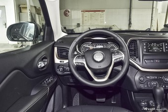 2016款自由光2.4L自动专业版 晶黑