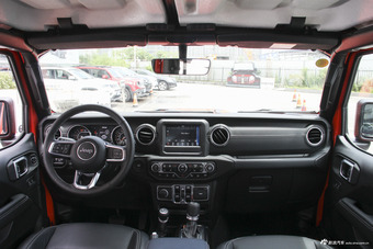 2018款牧马人2.0T自动四门撒哈拉版图片