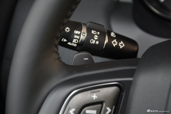 2017款揽胜极光2.0T自动PURE风尚版