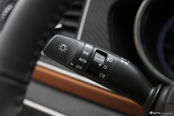 2017款众泰T300 1.5T自动尊贵型 