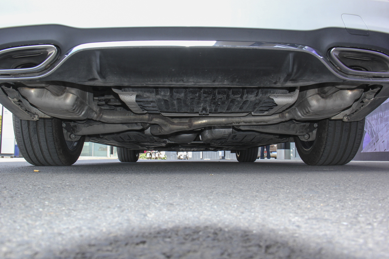 2018款奔驰E级改款2.0T自动 300L 豪华型