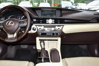 2015款雷克萨斯ES 2.5L自动300h尊贵版