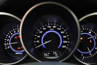 2015款逸动1.6L自动豪华型