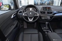 2018款宝马1系118i自动设计套装型