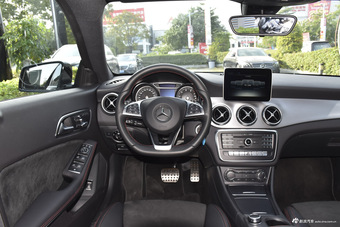 2017款奔驰CLA级改款 2.0T自动220 4MATIC