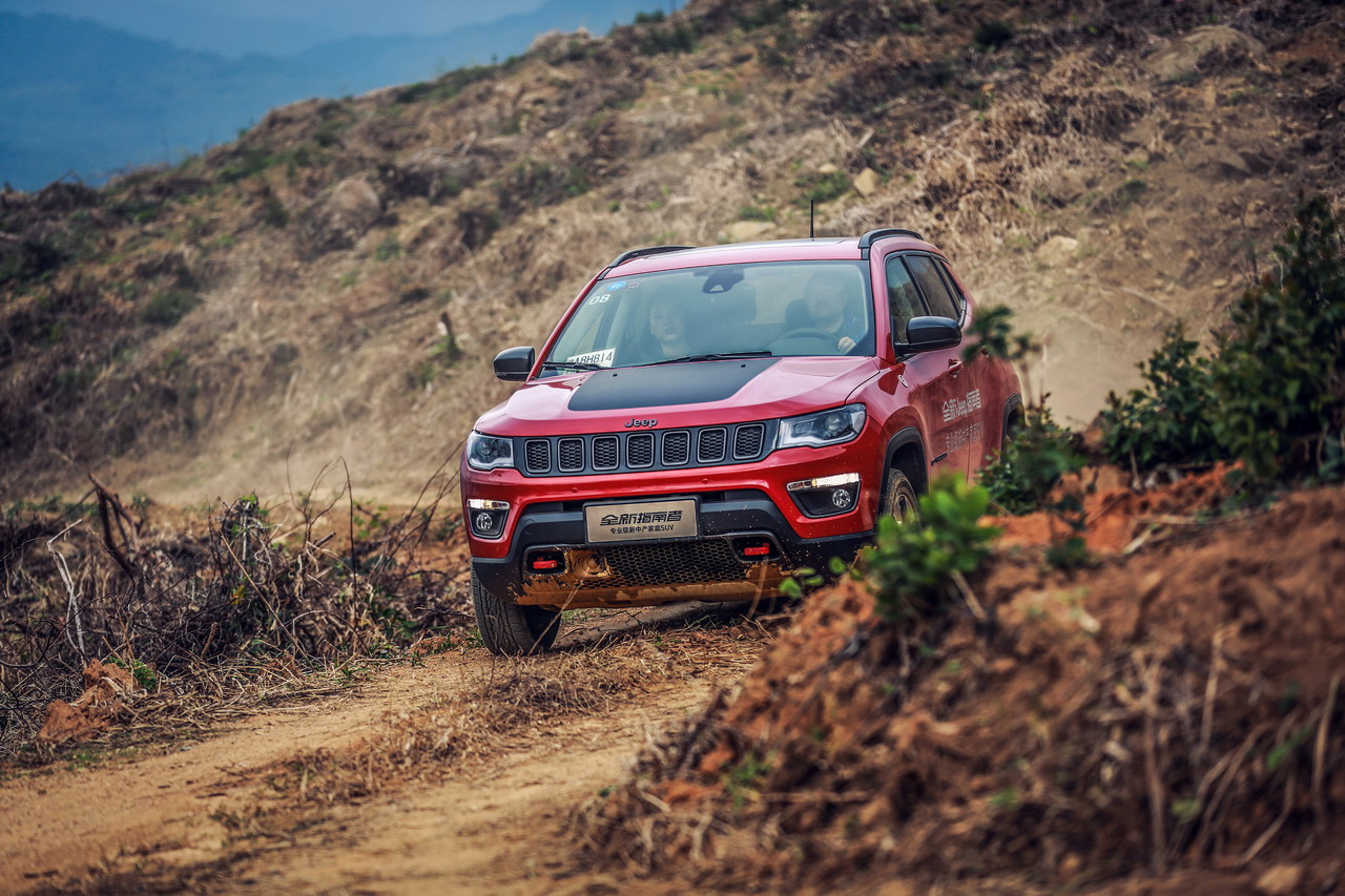 2017款指南者官方图