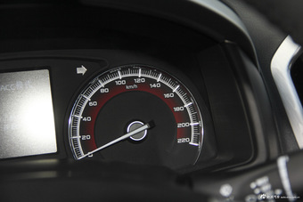 2017款五十铃mu-X 2.5T自动四驱尊享型7座