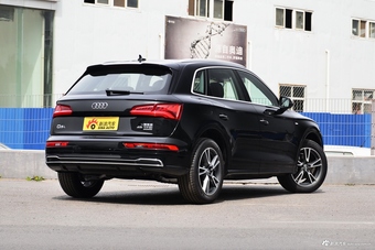 2018款奥迪Q5L 2.0T自动45 TFSI尊享时尚型