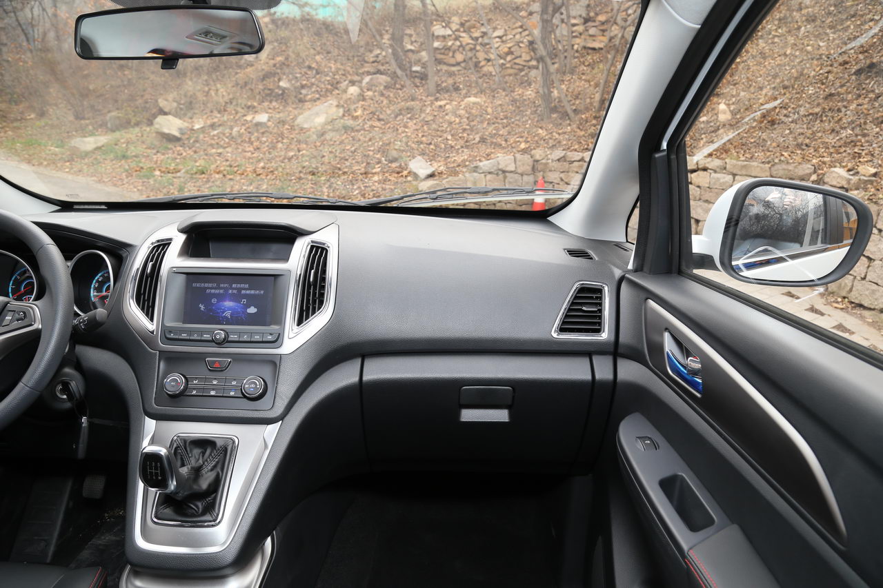 2017款长安睿行S50  1.5L手动次顶配