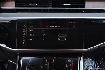 2018款奥迪A8L 3.0T自动55 TFSI quattro尊贵型