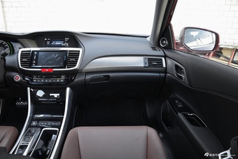 2016款本田雅阁混动2.0L自动锐尊版宝石红