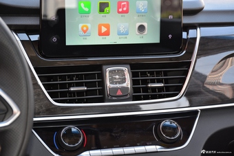 2017款宝骏560 1.5T DCT旗舰型7座