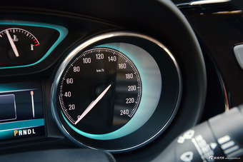 2017款昂科威2.0T自动四驱领先型28T