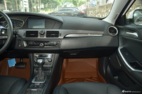 2014款荣威550S 1.8L自动智选版 温莎白