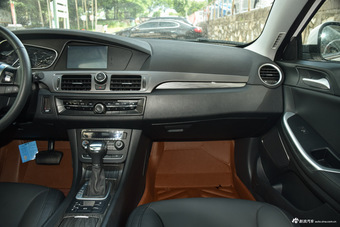 2014款荣威550S 1.8L自动智选版 温莎白