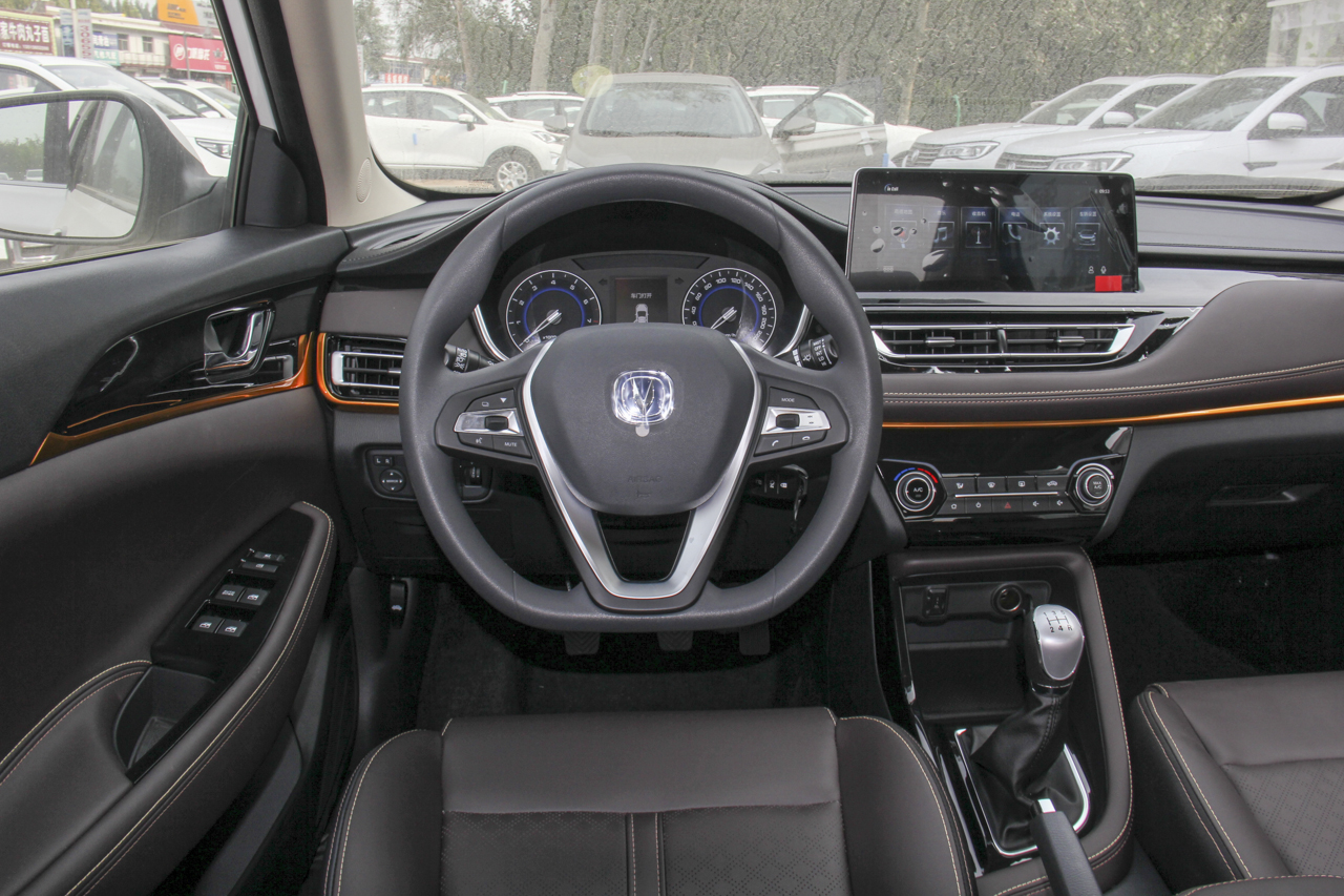 2018款逸动DT 1.6L手动智享型