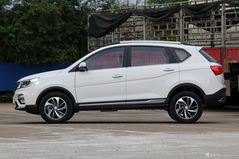 2017款宝骏560 1.5T DCT尊享型