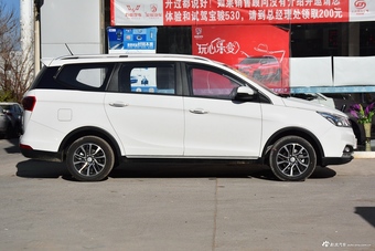 2019款宝骏730 1.5T自动DCT时尚型7座