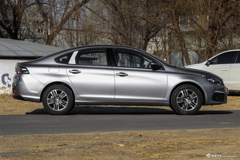 2016款标致308 1.6L自动时尚版