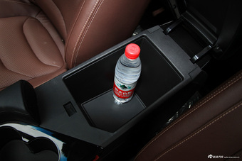 2017款宝骏560 1.5T DCT尊享型