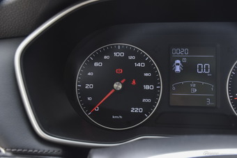 2018款荣威RX3 1.6L手动旗舰版