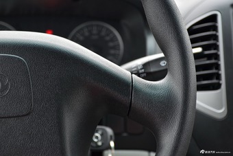 2017款东风风行菱智V3 1.5L 7座 手动标准型