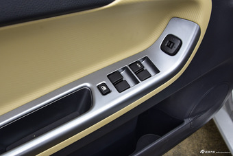 2015款海马福美来1.6L手动品尚型