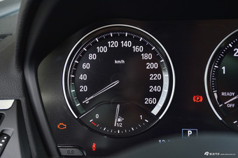 2018款宝马1系120i自动设计套装型