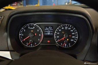 2018款陆风X8 1.8T手动汽油4X4豪华型