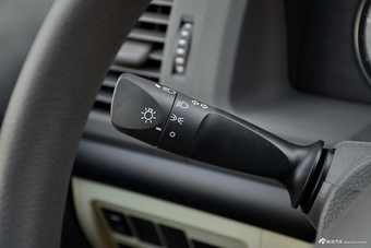 2016款兰德酷路泽4.0L自动V6中东低配版